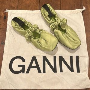 Ganni scrunchie ballet flats -kiwi color